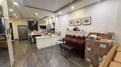 Bán Biệt Thự Ven Sông Q7 - Hầm 4 Lầu Thang Máy Cao Cấp Nhà Đẹp Ở Liền