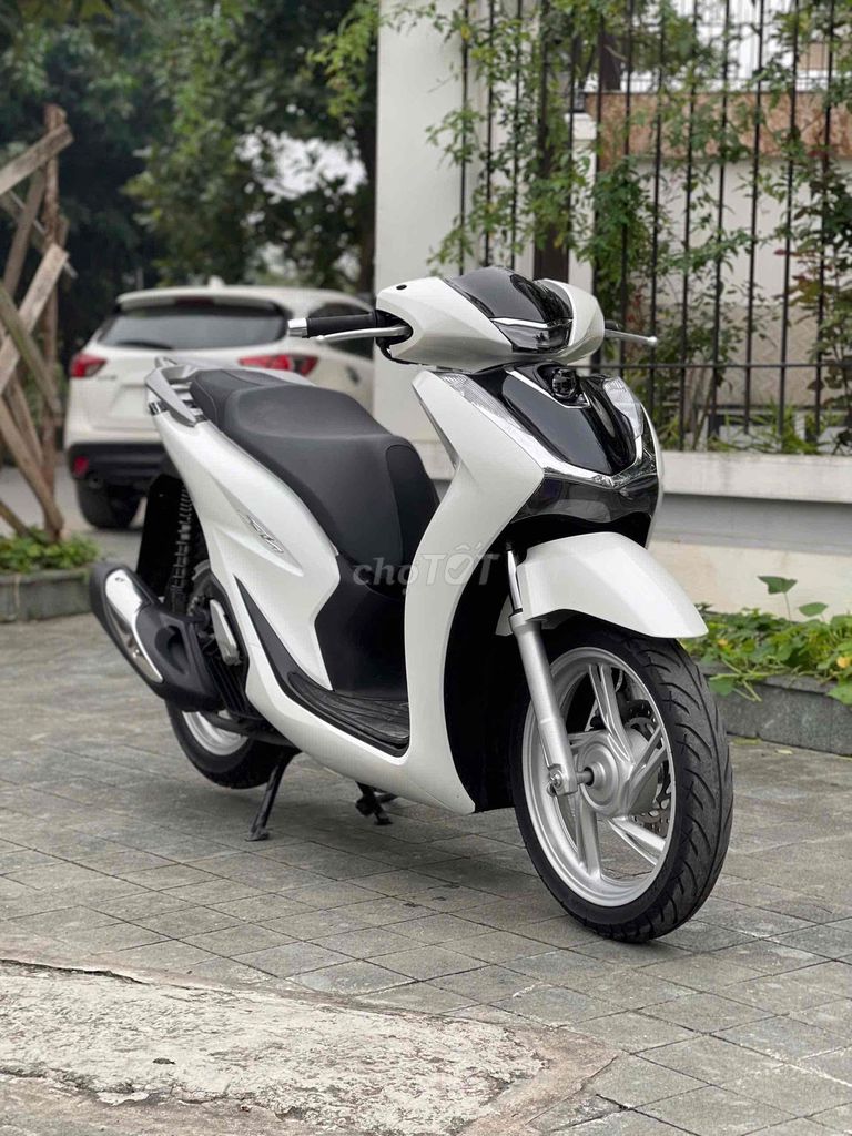Honda SH 125i CBS 2022 Siêu Lướt_Bảo Hành 3 Năm. Mua bán Xe máy tại Huyện Gia Lâm Hà Nội được đăng bởi Xe Máy Phúc Hưng hình 2