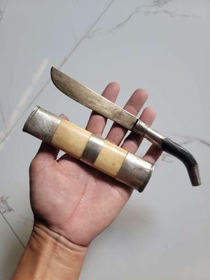 Con dao cổ xưa hơn 100 năm