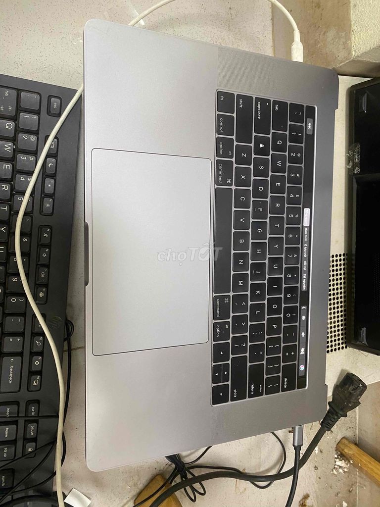Bệ Macbook Pro 2016 A1707  i7 16GB/512GB Gray. Mua bán Laptop tại Quận Hoàng Mai Hà Nội được đăng bởi Mac98 hình 1