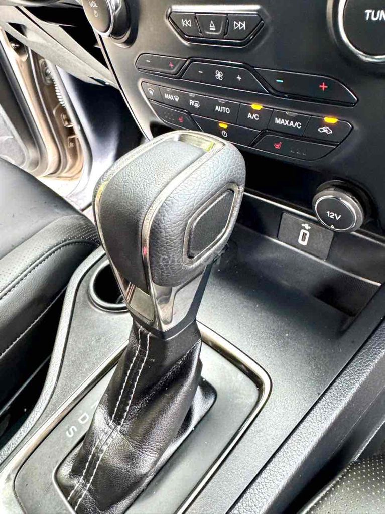 Bán EVEREST Titanium 2.0c ( 4x2) - Dầu - Mode 2020. Mua bán Ô tô tại Thành phố Dĩ An Bình Dương được đăng bởi MR Hiền  hình 12