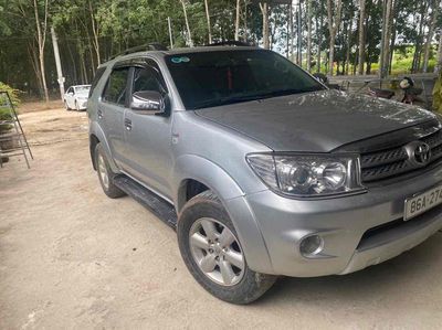 Toyota Fortuner 2010 mấy Dầu. xe gia đình 100%