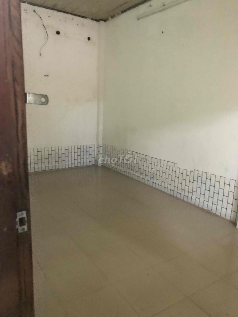 NHÀ CHO THUÊ MẶT TIỀN NỘI BỘ 4X18M 1 PN 1 TOLET XE HOI VÔ NHÀ