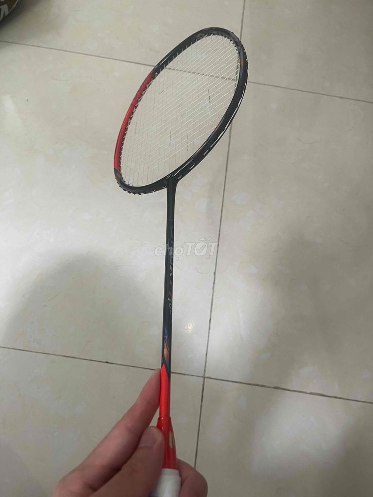 Vợt cầu lông Yonex 77 Tour Đỏ đen đã sử dụng