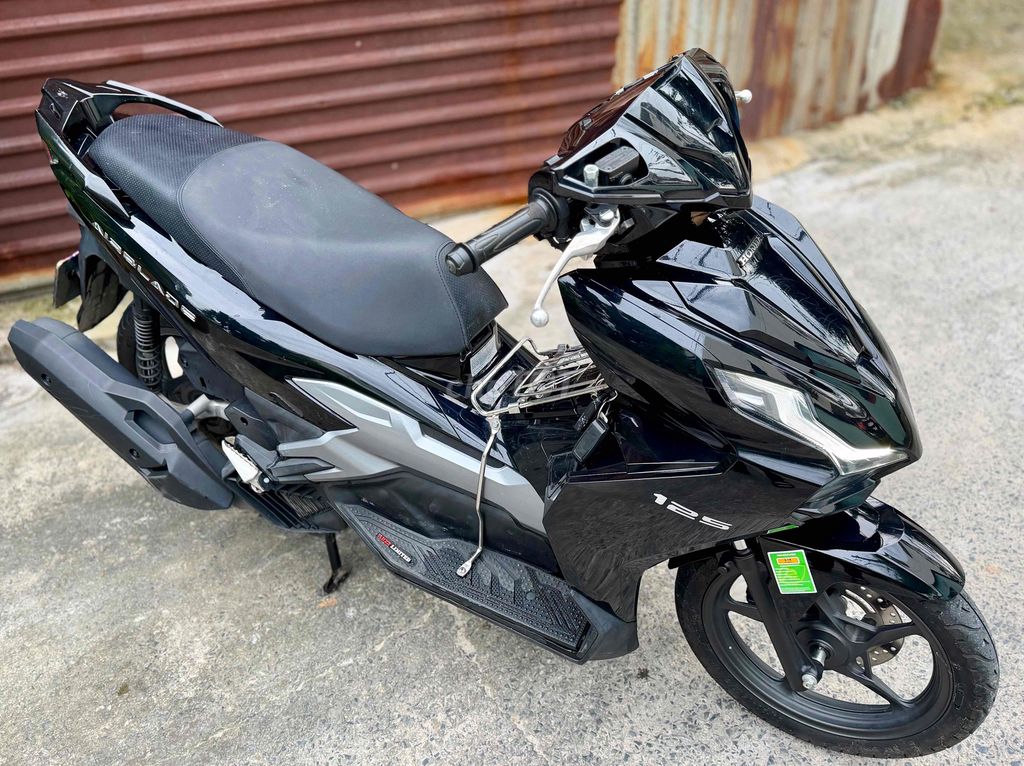 Honda Air Blade 125 2025 чёрный 8.000 км