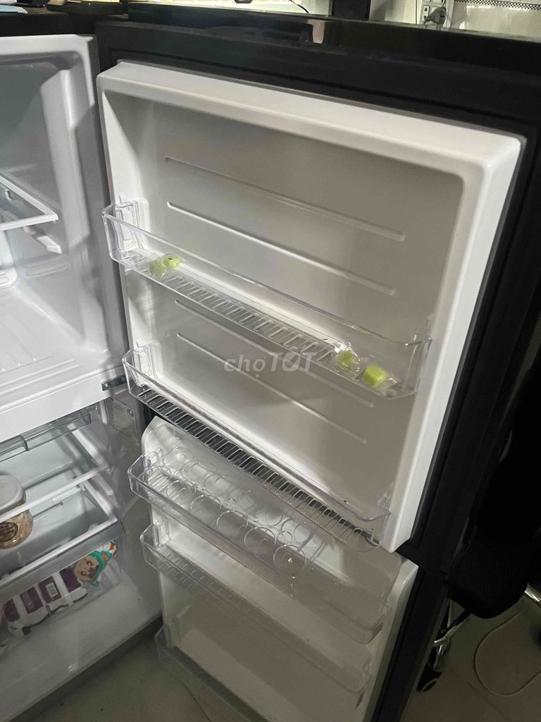 Tủ lạnh Toshiba 180 lít Còn bảo hành ***. Mua bán Tủ lạnh tại Thành phố Biên Hòa Đồng Nai được đăng bởi Tuan Nguyen hình 1