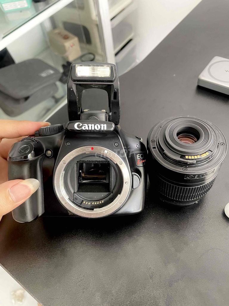 Máy ảnh Canon 1100D Đen. Mua bán Máy ảnh, Máy quay tại Quận 3 Tp Hồ Chí Minh được đăng bởi Nguyễn Quang Minh hình 1