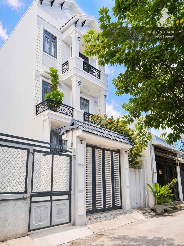 Срочно продаю дом 100 м², 3 этажа, 5 спален