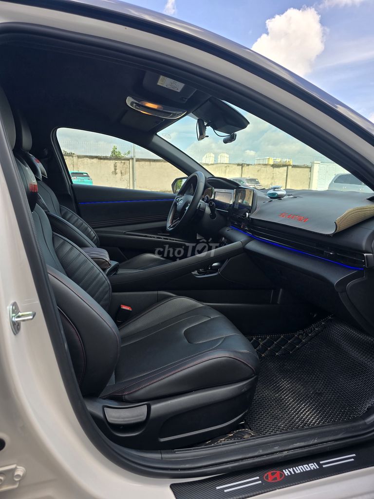 Hyundai Elantra 2023 N-Line 1.6 Turbo AT -12000 km. Mua bán Ô tô tại Quận 8 Tp Hồ Chí Minh được đăng bởi Nguyễn bình Long  hình 12