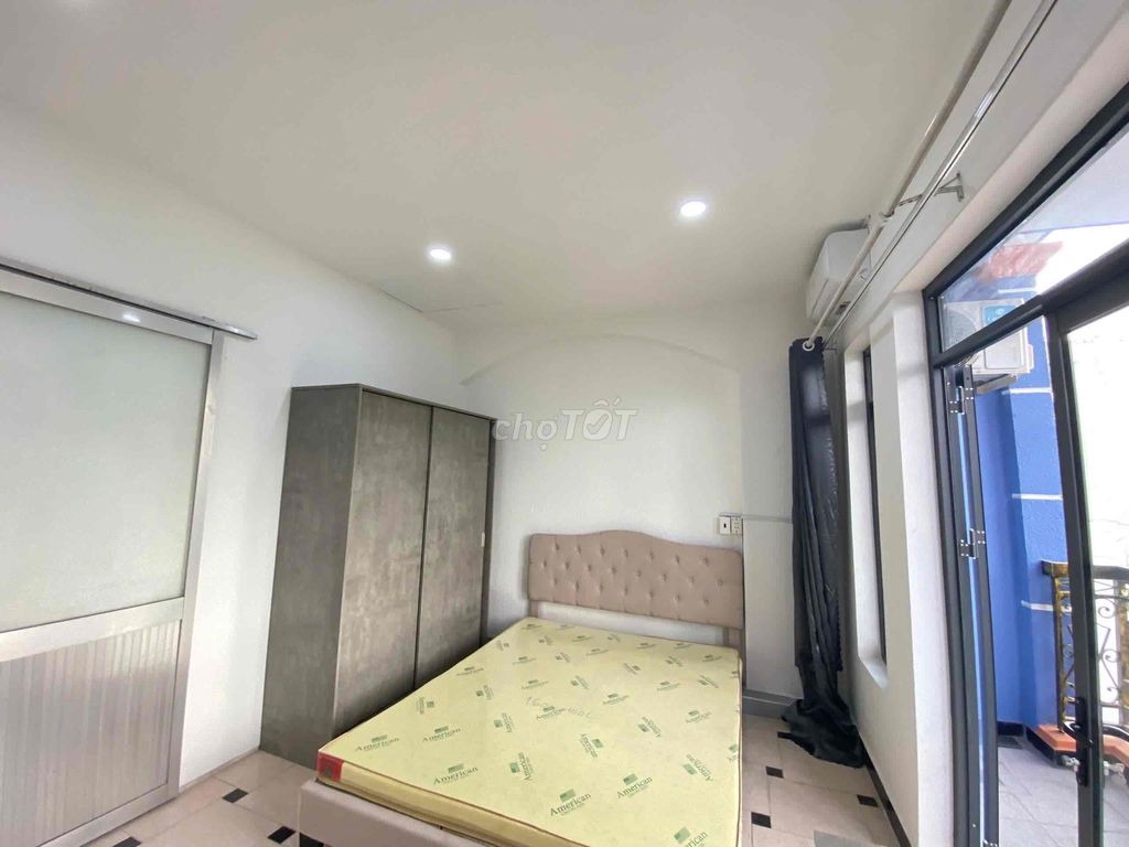 Căn Studio ban công siêu rộng 40m2 full nội thất đường Hoàng Văn Thụ