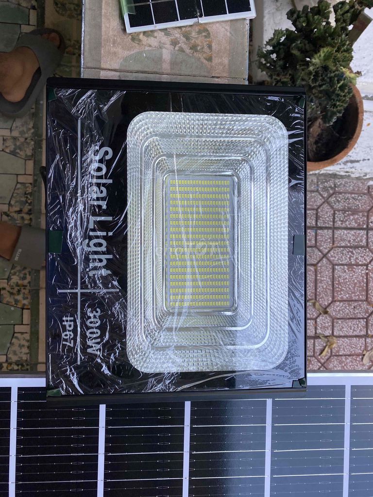 Đèn năng lượng mặt trời 200W, pin 20AH. Mua bán Đèn tại Huyện Trà Ôn Vĩnh Long được đăng bởi Bán và thanh lý linh kiện đồ điện tử hình 1