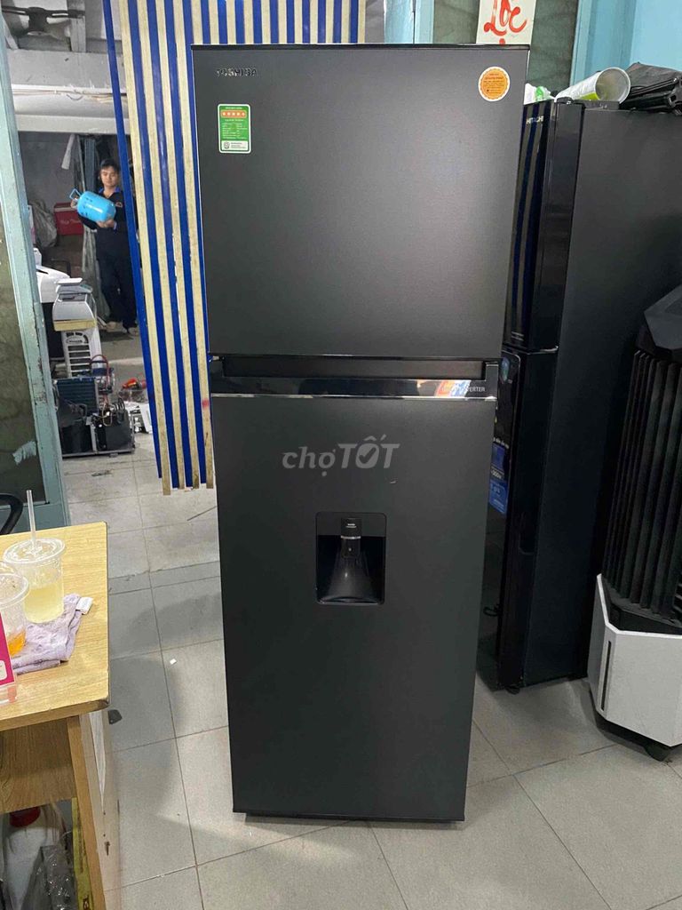Tủ lạnh Toshiba Inverter 249 lít tiết kiệm điện. Mua bán Tủ lạnh tại Quận 7 Tp Hồ Chí Minh được đăng bởi QUANG PHÁT hình 1