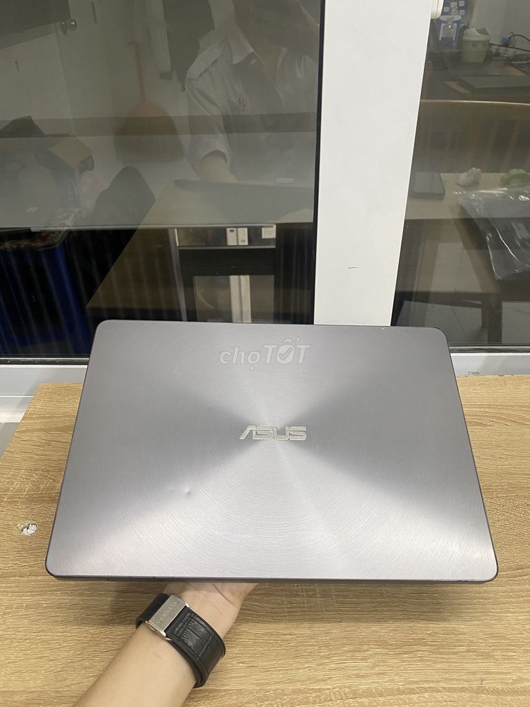 Asus ZenBook UX430 i7 7500U/8/256 940MX 14' Nhôm. Mua bán Laptop tại Quận Bình Thạnh Tp Hồ Chí Minh được đăng bởi Nguyễn Công Lý hình 1