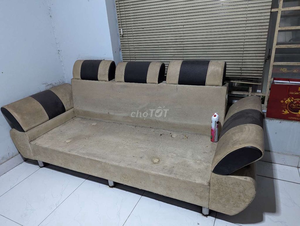 Cần bán sofa cũ xài tốt. 300k. Còn fix