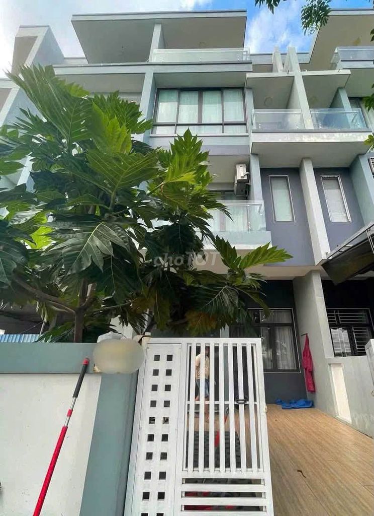 Аренда · 4 комн. · Quận Hải Châu, ул. Đường Nguyễn Tất Thành
