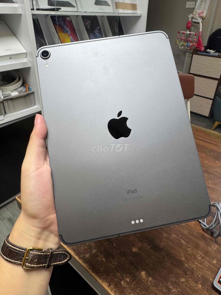Apple iPad Pro 2018 256GB 4G Xám. Mua bán Máy tính bảng tại Quận Hoàng Mai Hà Nội được đăng bởi Cảnh Hà  hình 1