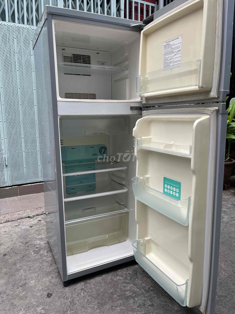 Tủ Lạnh Toshiba 139L đẹp keng. bảo hành 3 tháng
