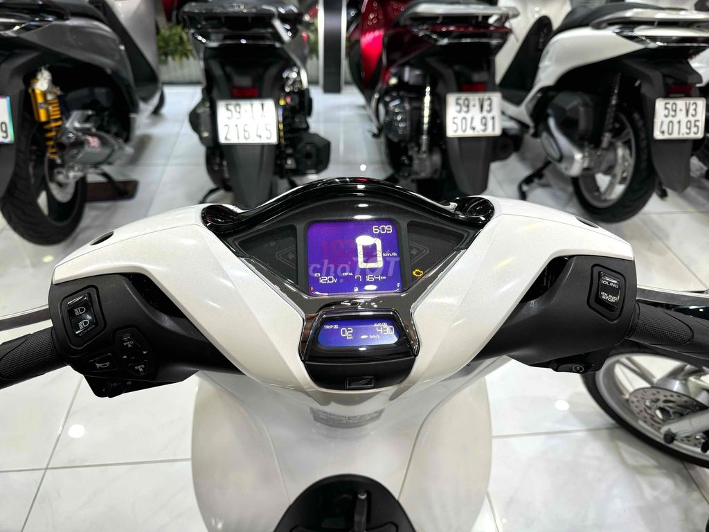 Sh125cbs 2023 Trắng đen sporty bsTp zin keng.. Mua bán Xe máy tại Quận Phú Nhuận Tp Hồ Chí Minh được đăng bởi XeMáy MinhThứ59  hình 5