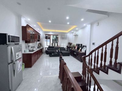 🏡 Sài Đồng Đỉnh Cao! Nhà 6 Tầng Full Nội Thất – 3PN Khép Kín-Giá 13tr