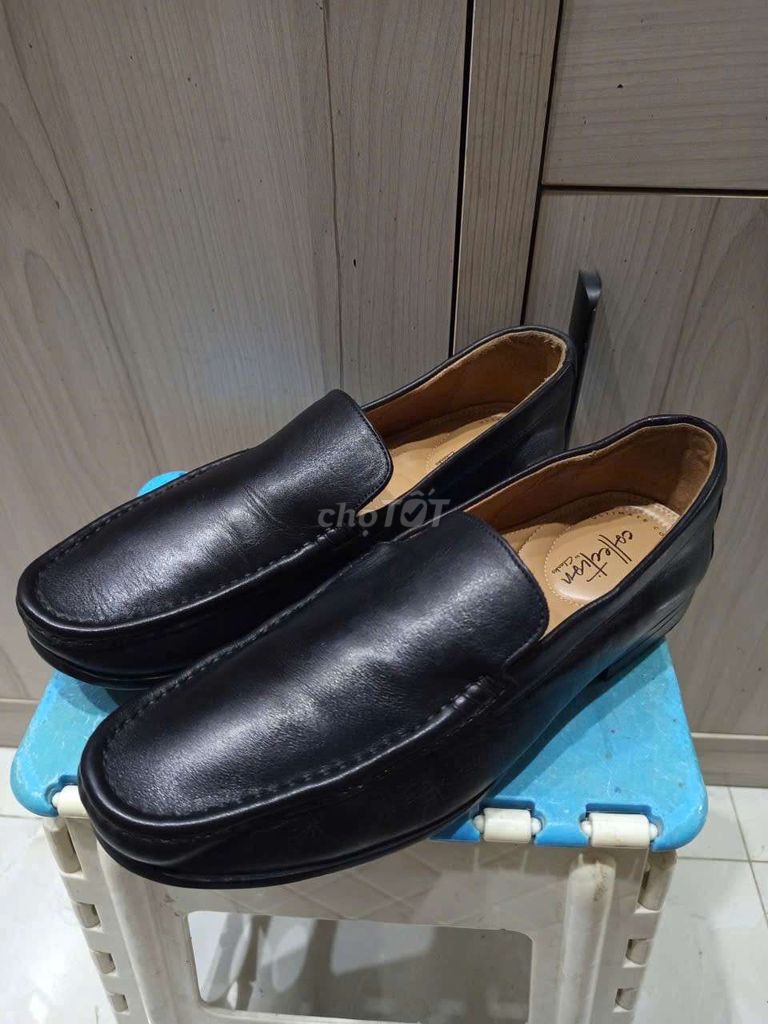Giày xỏ Clarks Nam Da bò Đen 42. Mua bán Giày dép tại Quận 7 Tp Hồ Chí Minh được đăng bởi Giày Xi An Vũ hình 1