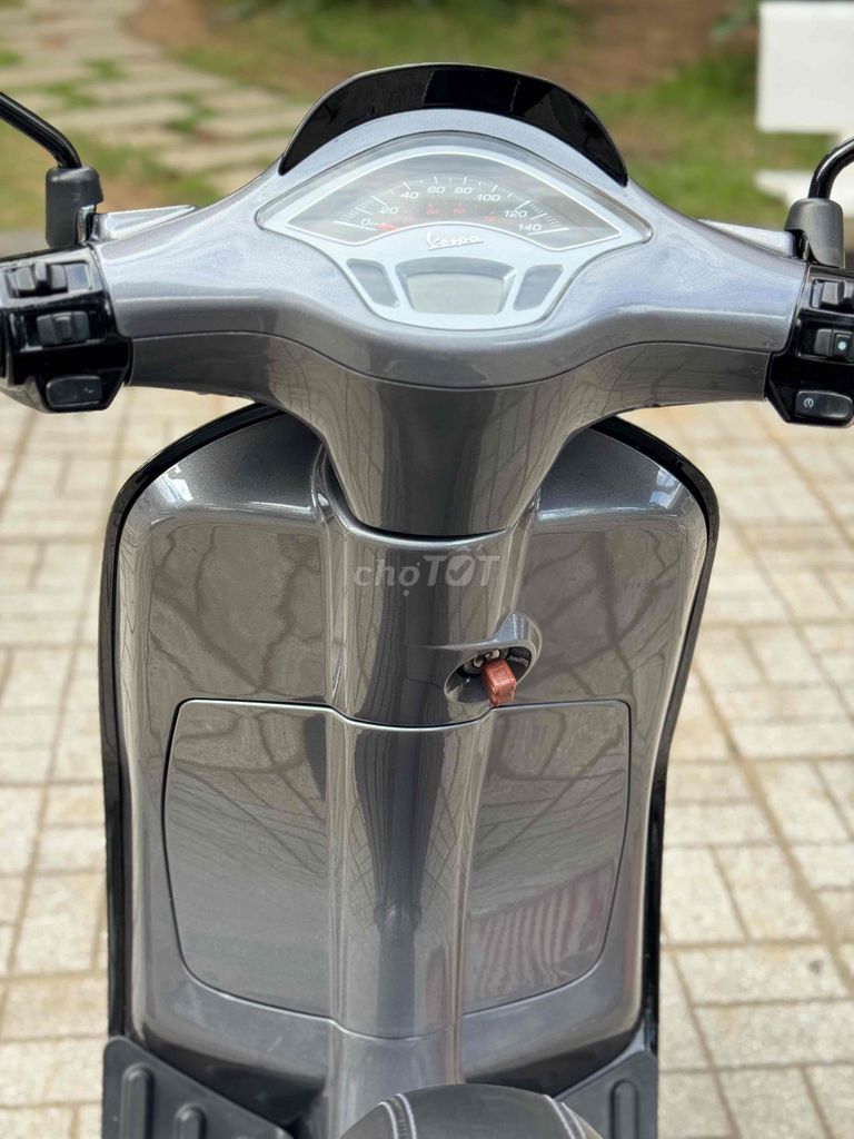 Piaggio Vespa Sprint 2015 серая, номер Хошимина, от собственника