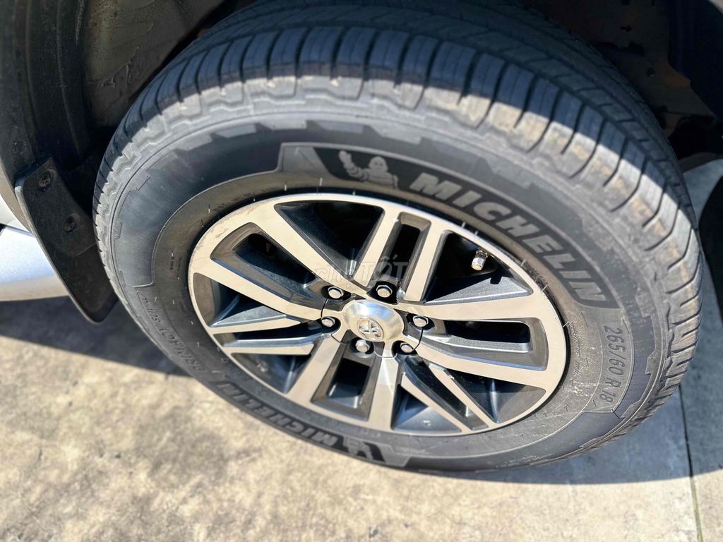 Toyota Fortuner 2019 2.8V 4x4 AT - 7c tự động. Mua bán Ô tô tại Quận Bình Thạnh Tp Hồ Chí Minh được đăng bởi phuongneo hình 3
