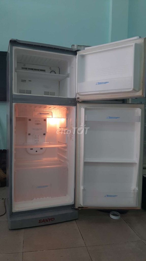0909672504 - Tủ lạnh hiệu sanyo 181 lít đang xài ok