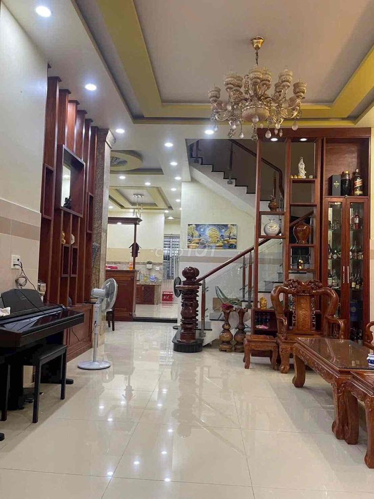 BIỆT THỰ RỘNG. TRỆT 2 LẦU 4PN 4WC SÂN THƯỢNG ( SẴN NỘI THẤT )