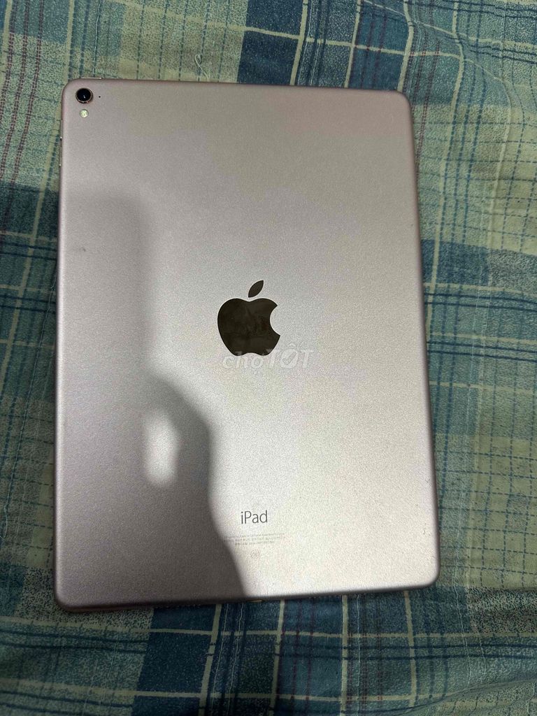 Apple iPad Pro 9.7 inch 128GB. Mua bán Máy tính bảng tại Quận Cái Răng Cần Thơ được đăng bởi 02 Hoàng Bách hình 1