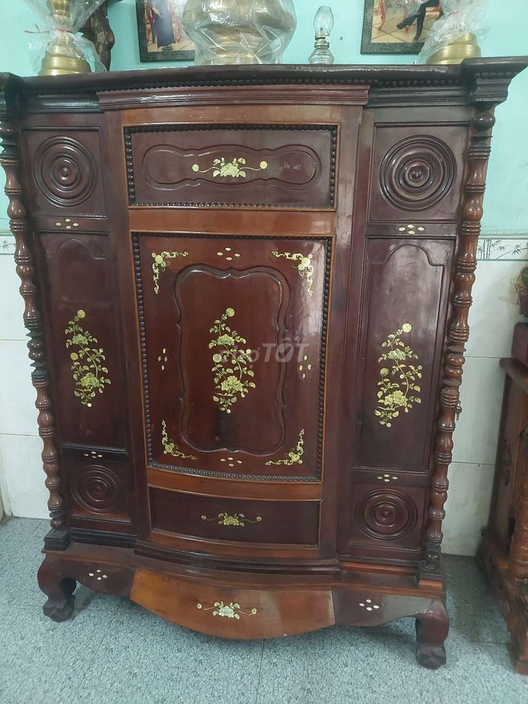dọn nhà thanh lý tủ thờ gỗ căm xe còn khá đẹp. Mua bán Tủ, kệ gia đình tại Quận Bình Tân Tp Hồ Chí Minh được đăng bởi Chung hình 1