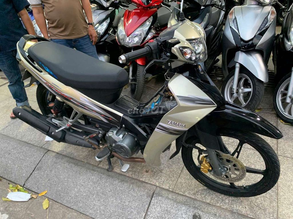 Yamaha Sirius 50cc 2022 черно-золотой 90%