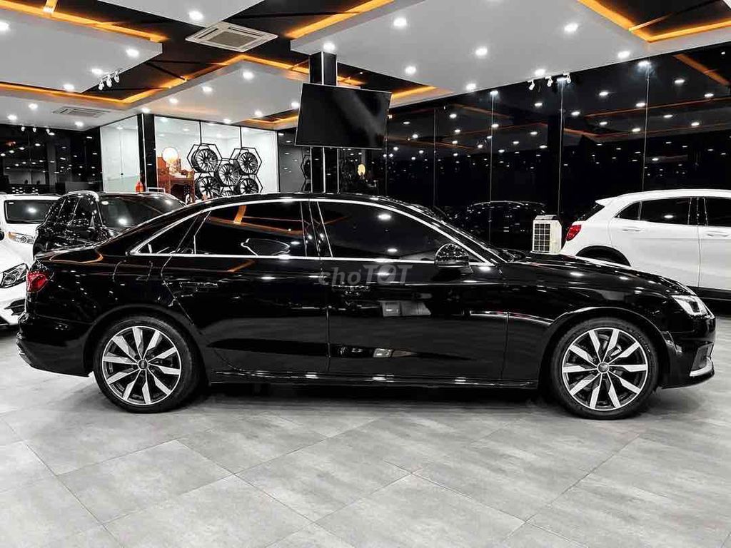 Audi A4 40TFSI Model 2021 Черный 59 000 км