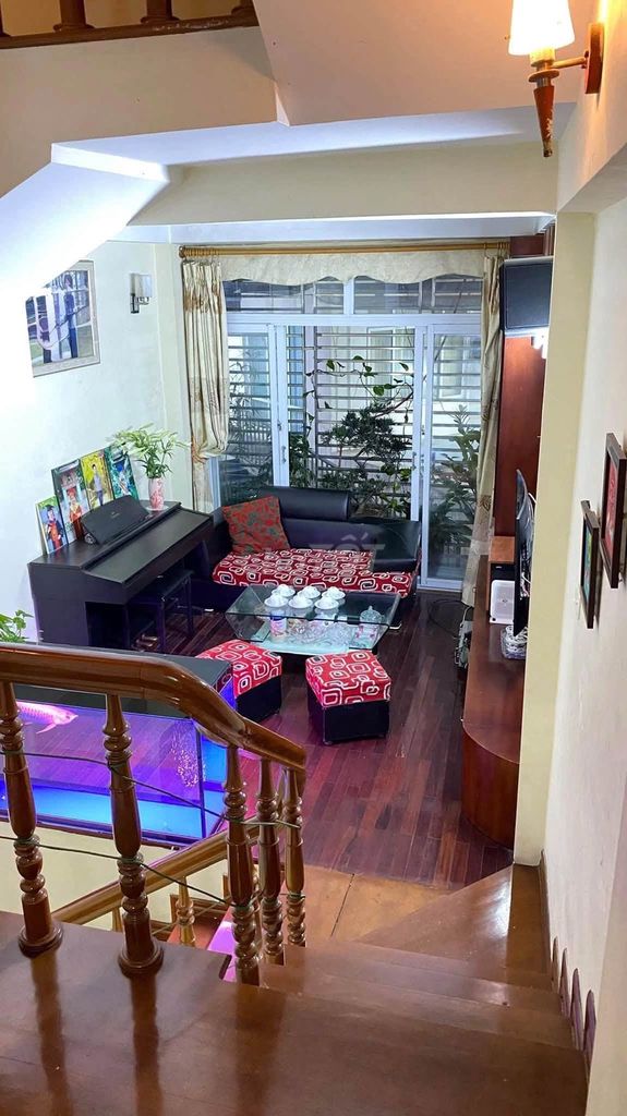 Аренда дома 35 кв.м х 4 этажа в переулке 221 Чунг Кинь, Кау Зяй