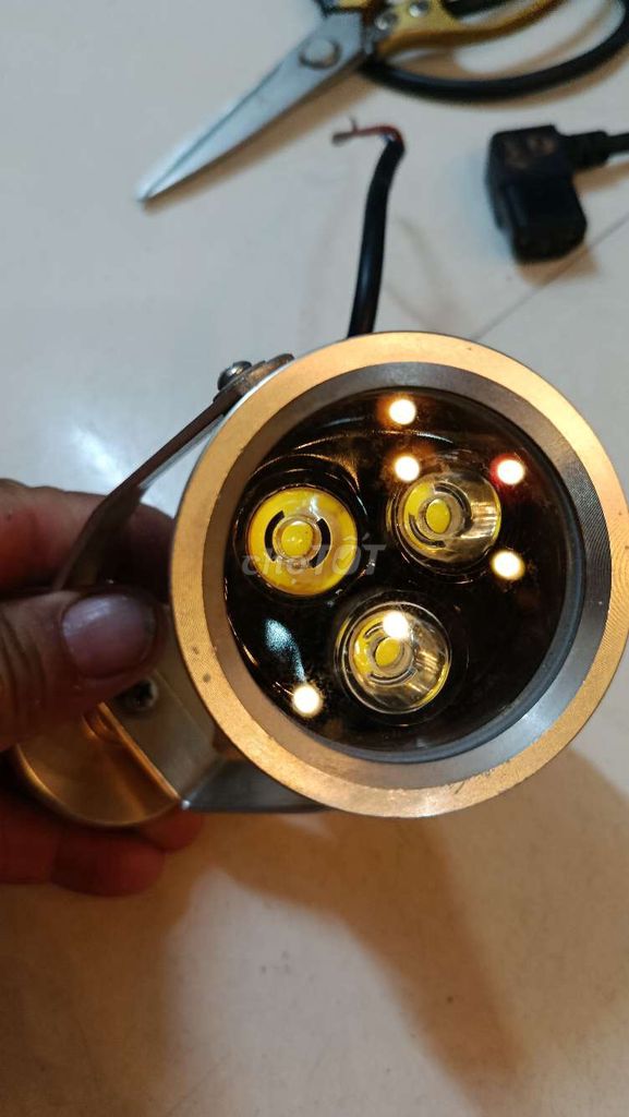 Đèn rọi vỏ nhôm 3 mắt LED. Mua bán Đèn tại Quận Bình Thạnh Tp Hồ Chí Minh được đăng bởi Thanh Sang hình 1