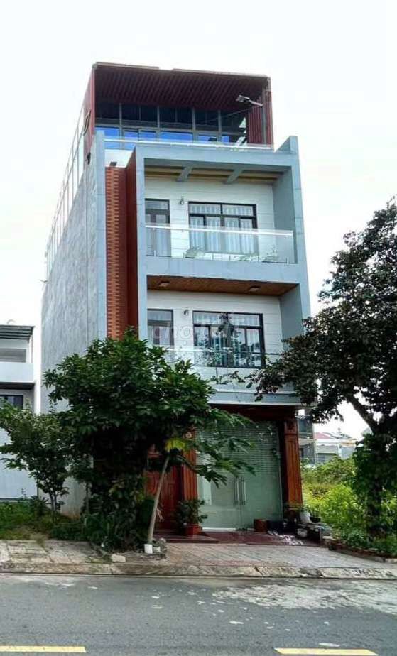 nhà 1 trệt 3 lầu