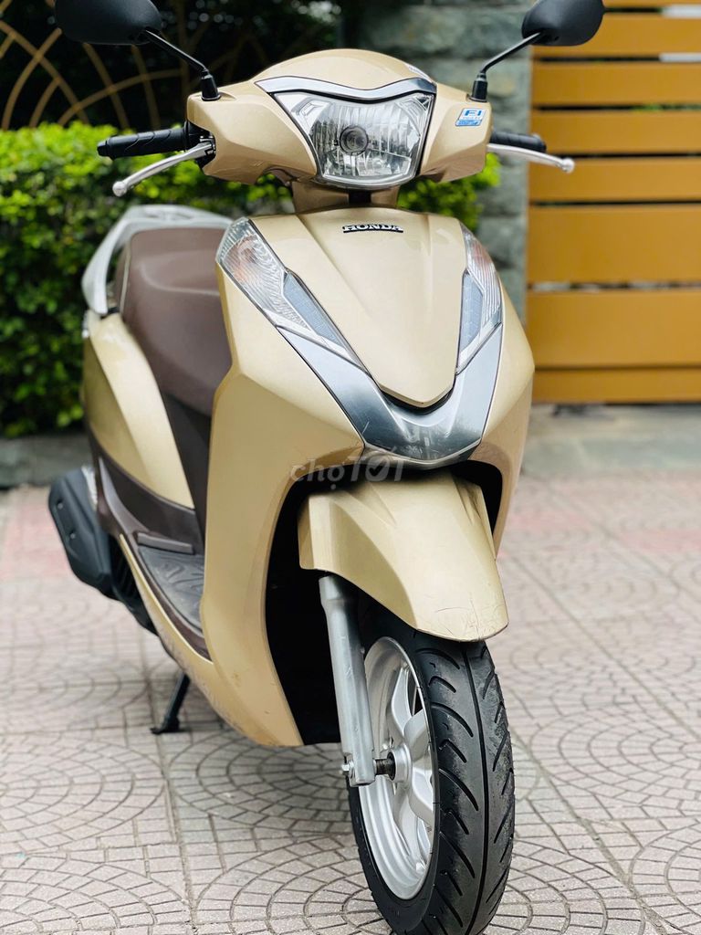 Машина для производства золотого песка Honda Lead 125 2016