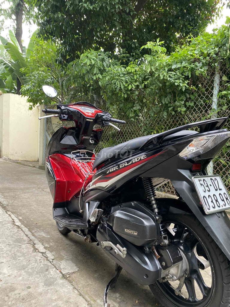 Honda Air Blade Fi 125cc 2015 đỏ đen Zin100% bstp. Mua bán Xe máy tại Quận Bình Tân Tp Hồ Chí Minh được đăng bởi Anh khuê hình 5