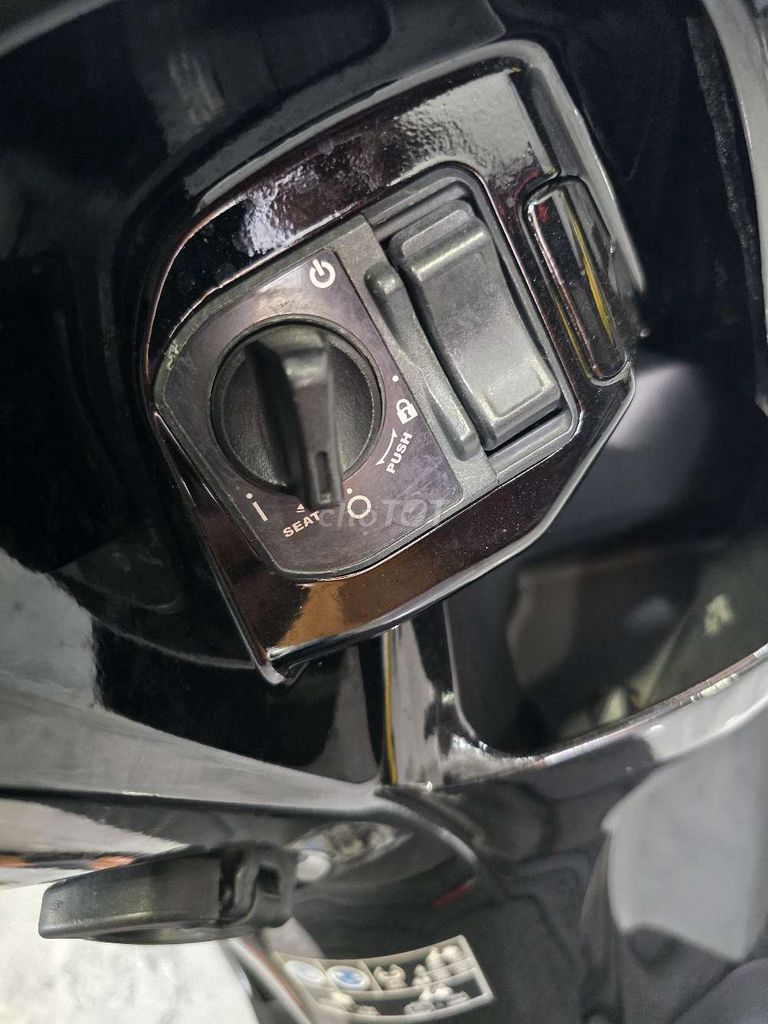 Honda Scoopy 2024 в цвете Porsche Silver