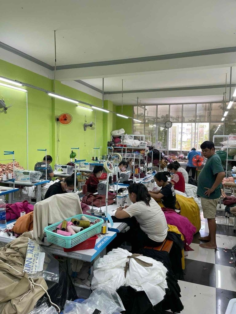 tuyển 2 thợ ủi bàn hơi công nghiệp. Việc làm Công nhân tại Quận 7 Tp Hồ Chí Minh được đăng bởi Anh Cường hình 1