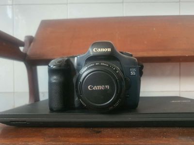 Canon 5d 1 , 55mm f1.8,Grip 2 pin