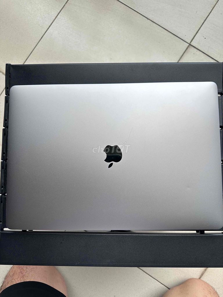 Apple Macbook Pro 2019 i9 16 inch 32GB/1TB I9. Mua bán Laptop tại Quận Bình Tân Tp Hồ Chí Minh được đăng bởi Trần Trọng Khiêm hình 1
