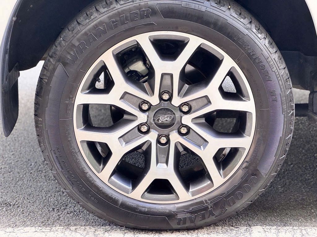 Ford Everest Titanium 2024 - Xe Siêu Lướt. Mua bán Ô tô tại Quận Tân Bình Tp Hồ Chí Minh được đăng bởi Trần Hoàng Long hình 5