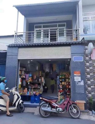 Nhà mặt tiền ngay Chợ bình Chánh sổ hồng riêng. Mua bán nhà ở tại Huyện Bình Chánh Tp Hồ Chí Minh được đăng bởi Đỗ Thanh Tâm