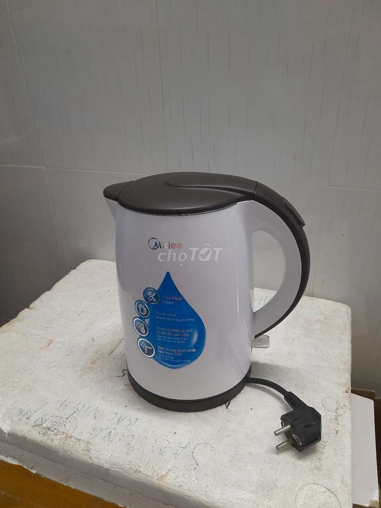 Công suất : 1800W
Dung tích : 1.5 lít