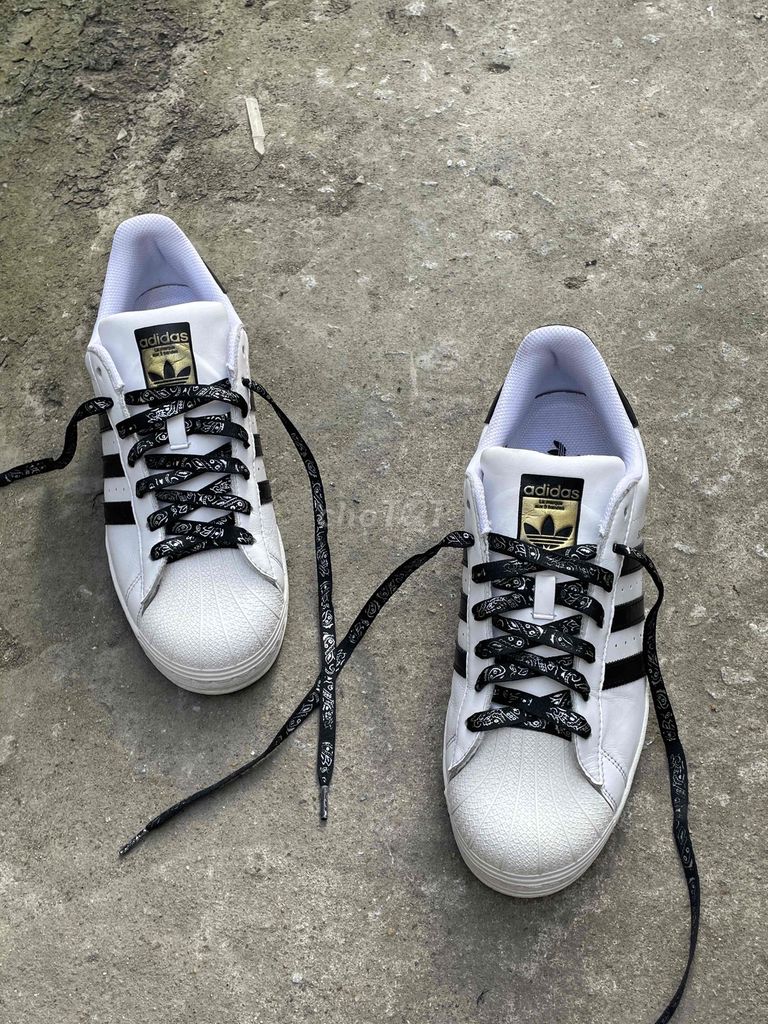 Giày thể thao Adidas Da Trắng đen 44. Mua bán Giày dép tại Huyện Cờ Đỏ Cần Thơ được đăng bởi Thành Baka hình 1