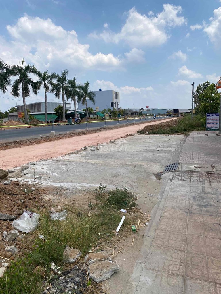 Cần bán lại lô đất mặt tiền DT818 Thị Trấn Thủ Thừa-Long An