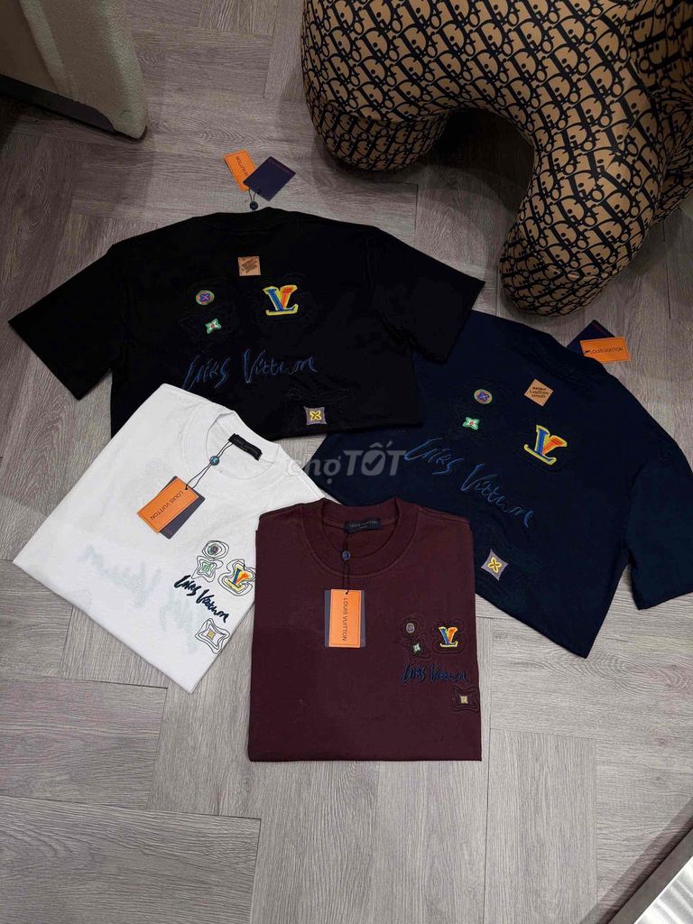 Áo cộc Lv thêu. Mua bán Quần áo tại Huyện Mỹ Đức Hà Nội được đăng bởi ptrantvp hình 1