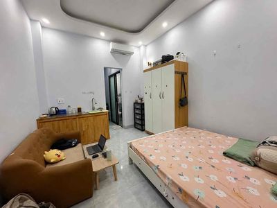 Studio full nt_an ninh_ ko chung chủ_ đi bộ qua Trường NTT_Luật Q4