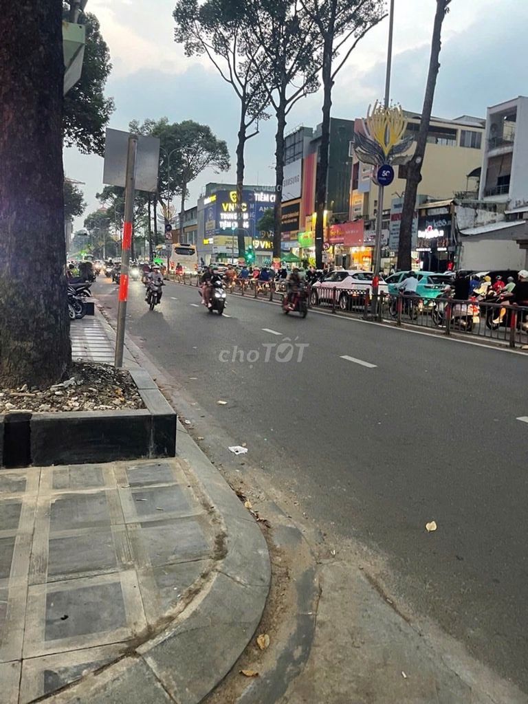 Sót lại căn cách đường 3/2 vài bước chân quận 10, 4 tầng, giá chỉ 7 tỷ