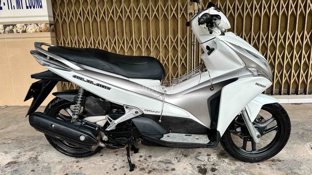 Honda Airblade fi 2011 trắng ( hỗ trợ góp )